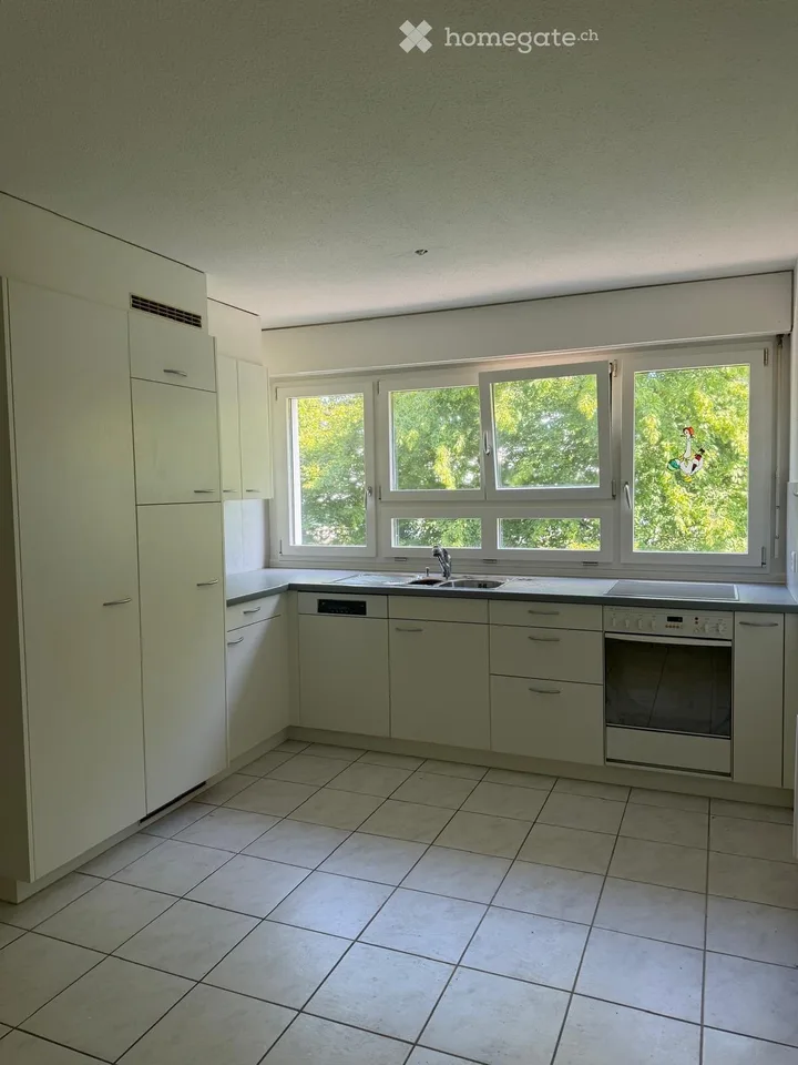 Appartement spacieux 3.5 pièces avec balcon à Zürich-Witikon