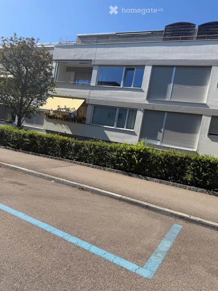 Grosszügige 3.5-Zimmer-Wohnung mit Balkon in Zürich-Witikon