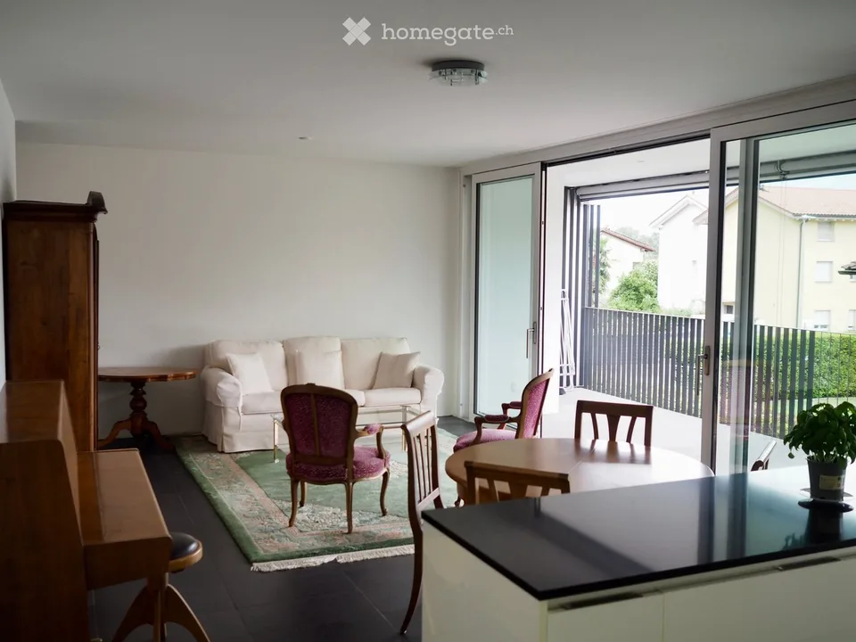 Helles und ruhiges 3.5-Zimmer-Apartment in Losone mit Balkon