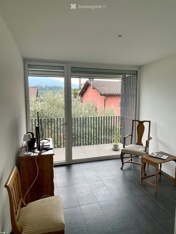 Helles und ruhiges 3.5-Zimmer-Apartment in Losone mit Balkon