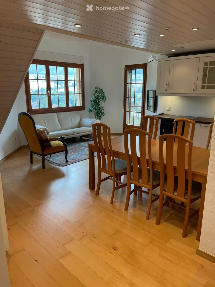 Charmante und sehr schöne 2.5-Zimmer-Dachgeschosswohnung