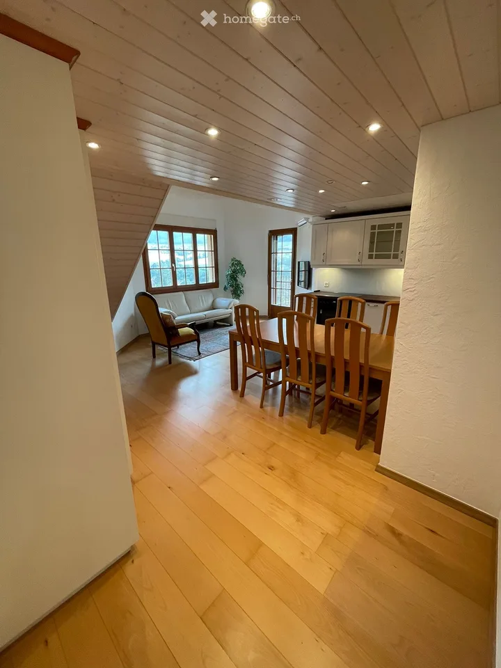 Charmante und sehr schöne 2.5-Zimmer-Dachgeschosswohnung