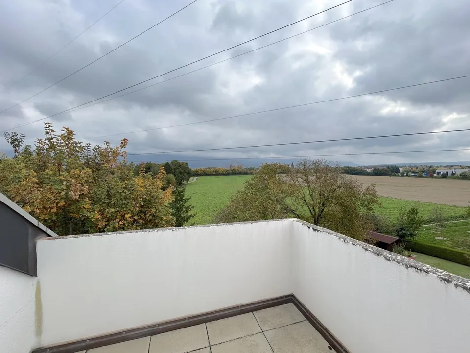 Dachgeschoss mit 3 Zimmern, 91m2 Wfl, ruhig und mit freier Sicht