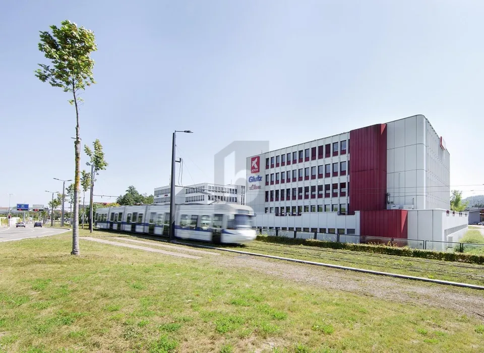 GROSSZÜGIG MIT VIELEN TIEFGARAGENPARKPLÄTZEN