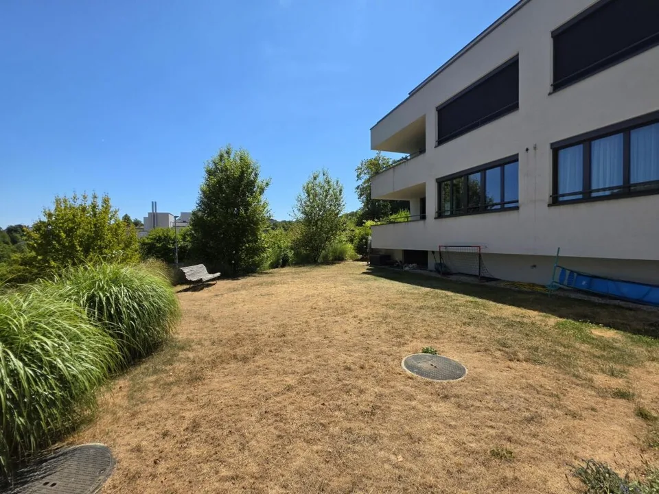 Einzigartige Gartenwohnung an begehrter und erhöhter Lage