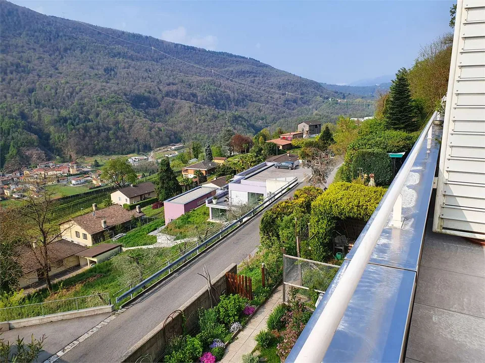 Belle maison de ville à 3 niveaux avec jardin à Monteggio - Ponte