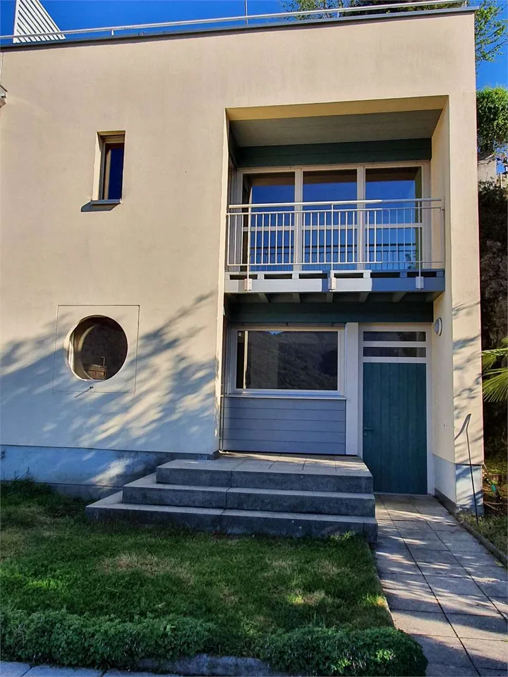 Splendida Casa a schiera di 3 livelli con giardino a Monteggio - Ponte