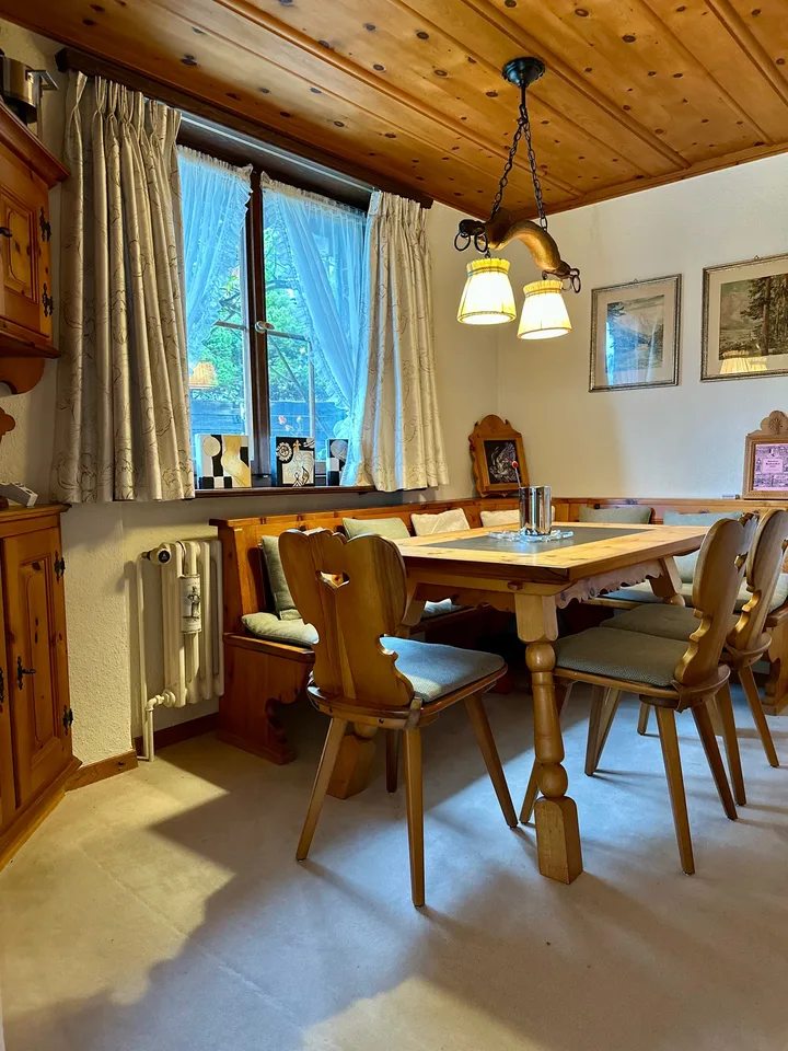 Charmantes 6-Zimmer-Chalet in ruhiger Lage von Klosters-Serneus – Foto 6 von 27