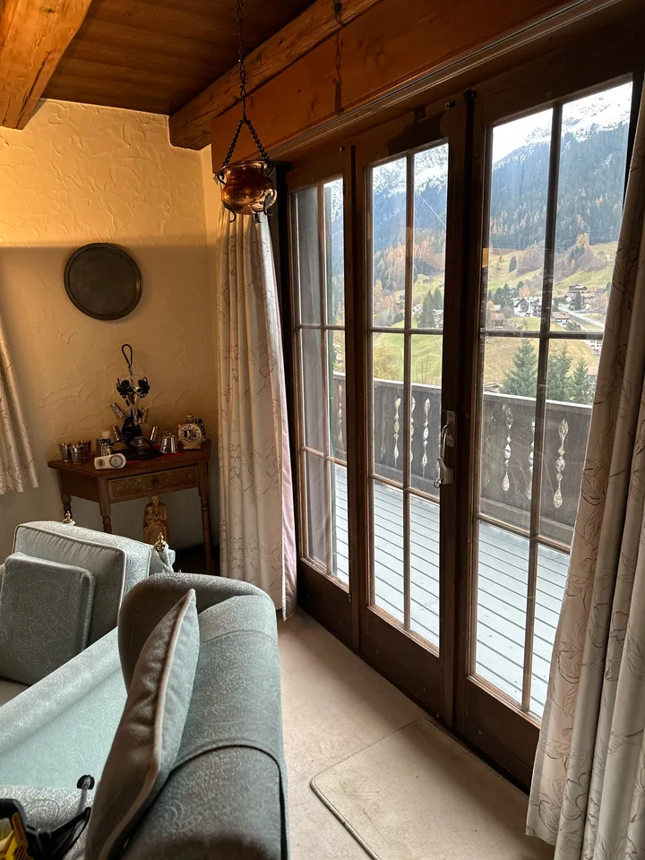 Charmantes 6-Zimmer-Chalet in ruhiger Lage von Klosters-Serneus – Foto 8 von 27