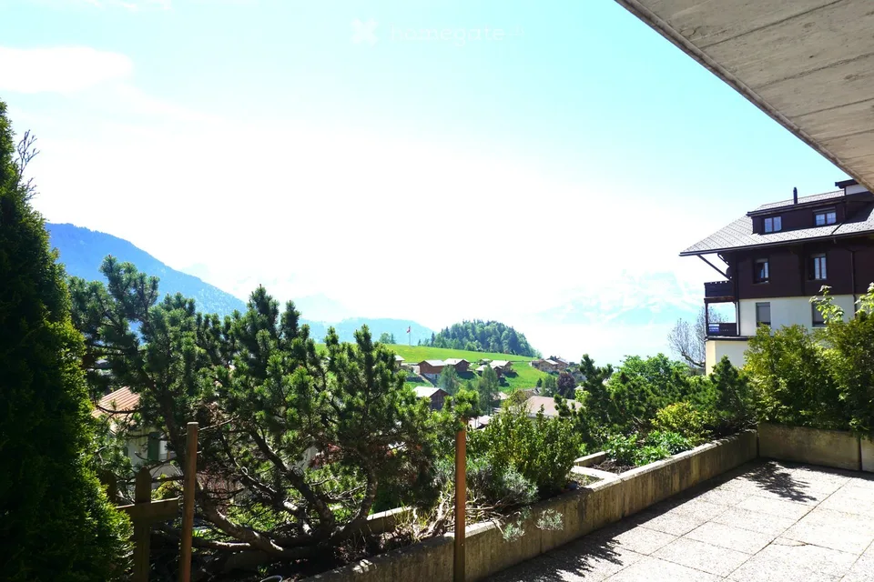 Ampio appartamento di 4.5 locali con terrazza, grande giardino e vista a Leysin