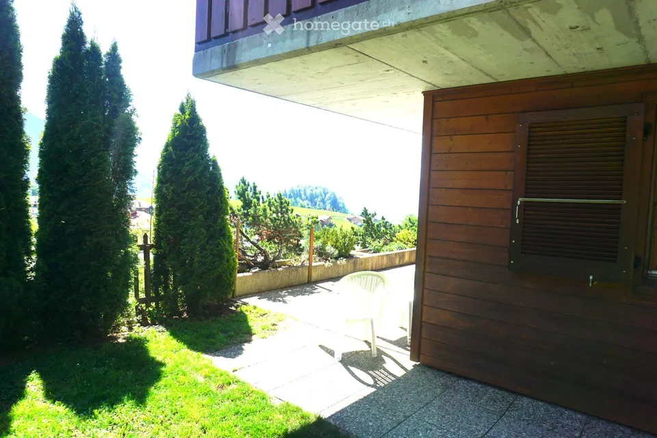 Spacieux appartement de 4.5 pièces avec terrasse, grand jardin et vue à Leysin