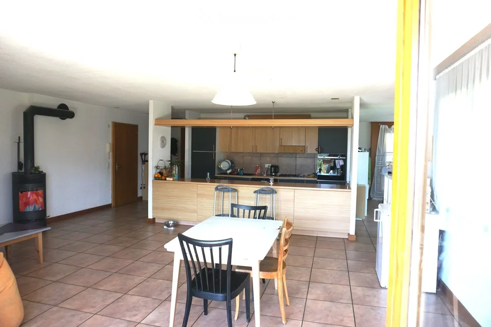 Ampio appartamento di 4.5 locali con terrazza, grande giardino e vista a Leysin