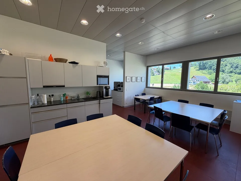 Spazio di ufficio moderno 354 m² in subaffitto – direttamente alla stazione di Jona