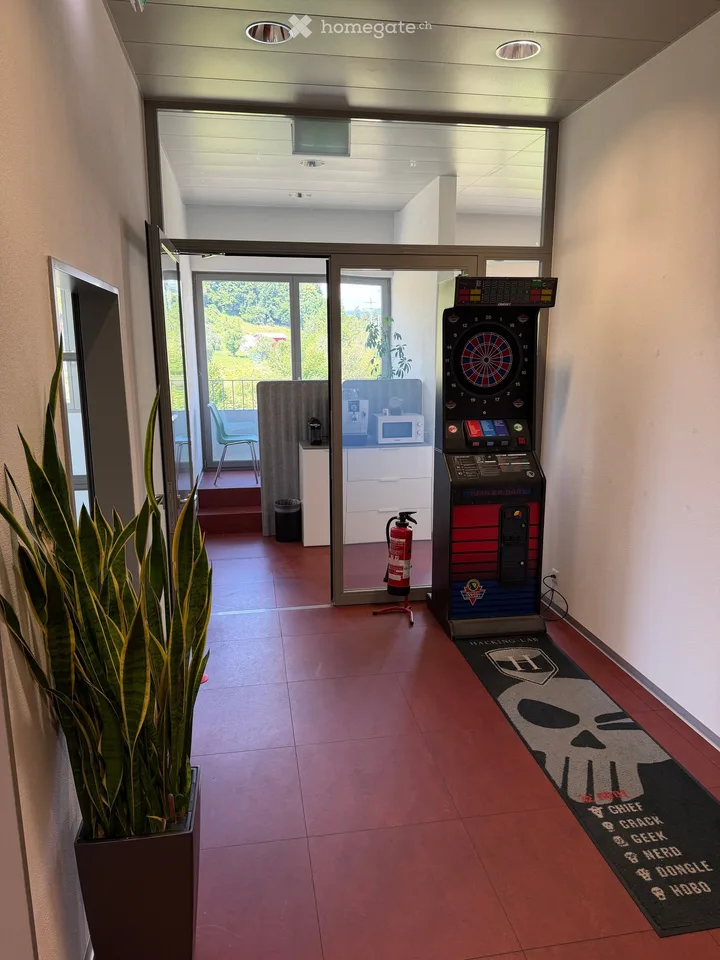 Spazio di ufficio moderno 354 m² in subaffitto – direttamente alla stazione di Jona