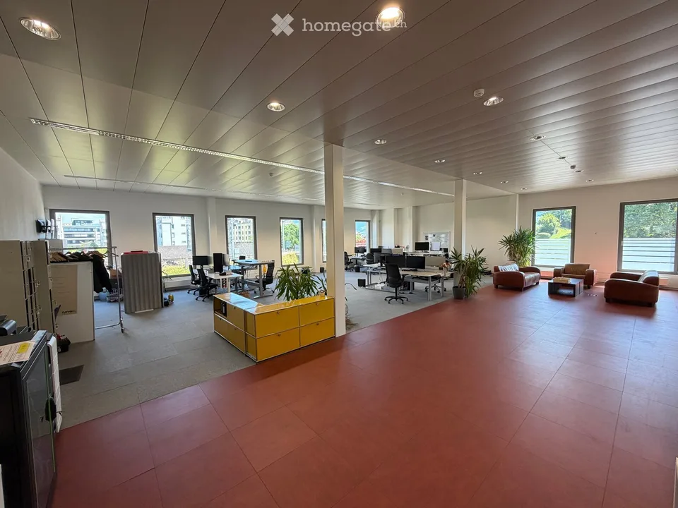 Spazio di ufficio moderno 354 m² in subaffitto – direttamente alla stazione di Jona