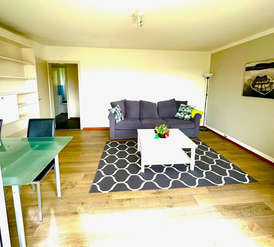 Belle chambre double dans un appartement d'affaires partagé avec terrasse ou jardin