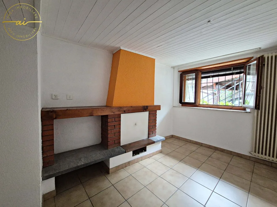 Maison plurifamiliale historique avec 3 appartements à Rivera