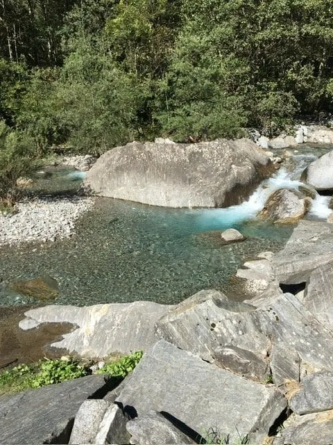Schönes Rustico direkt am Fluss in San Carlo, Valle Bavona