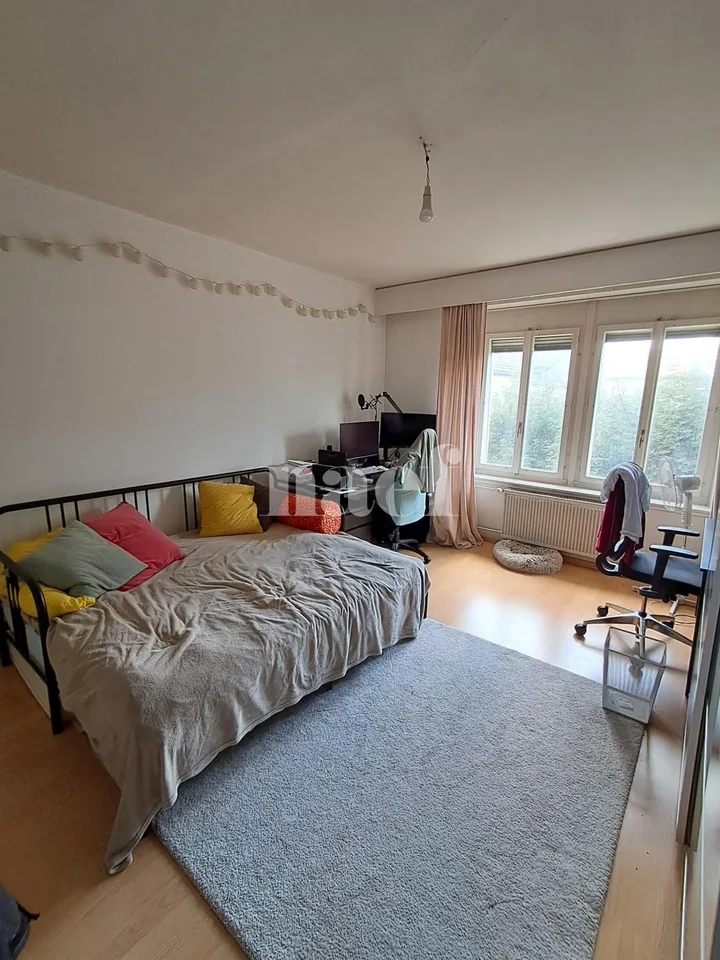 Große 4.5 Zimmer moderne Wohnung