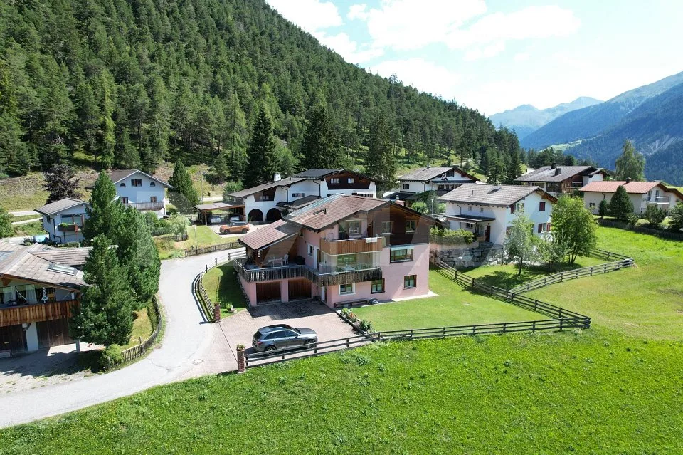Zweifamilienhaus mit traumhafter Aussicht in Schmitten (Albula)