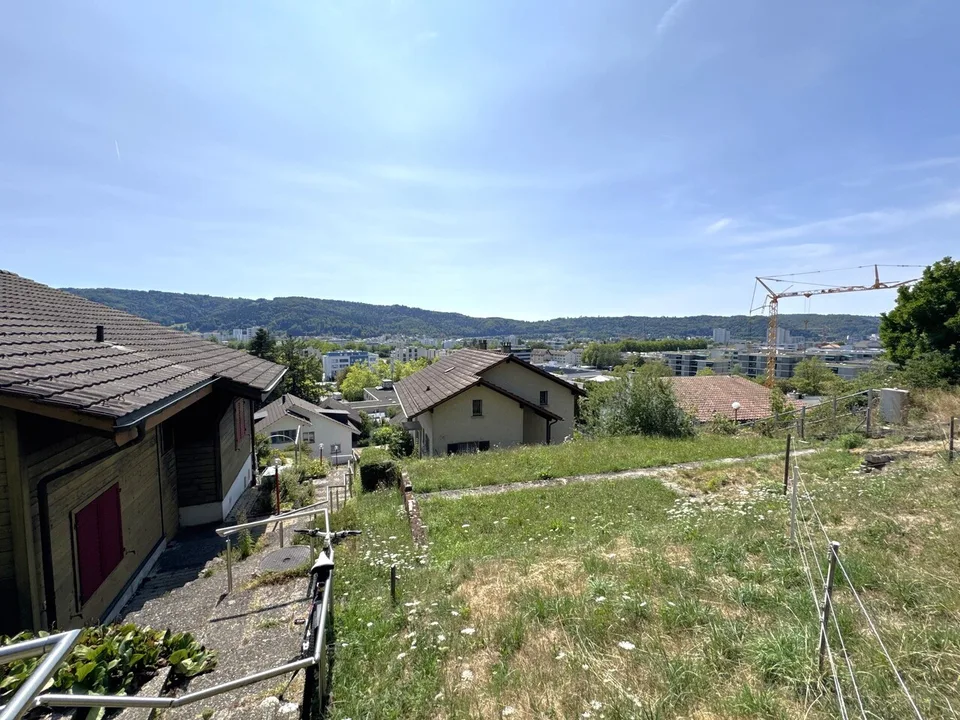 Una rarità - terreno edificabile/casa unifamiliare in una posizione tranquilla e soleggiata con vista panoramica