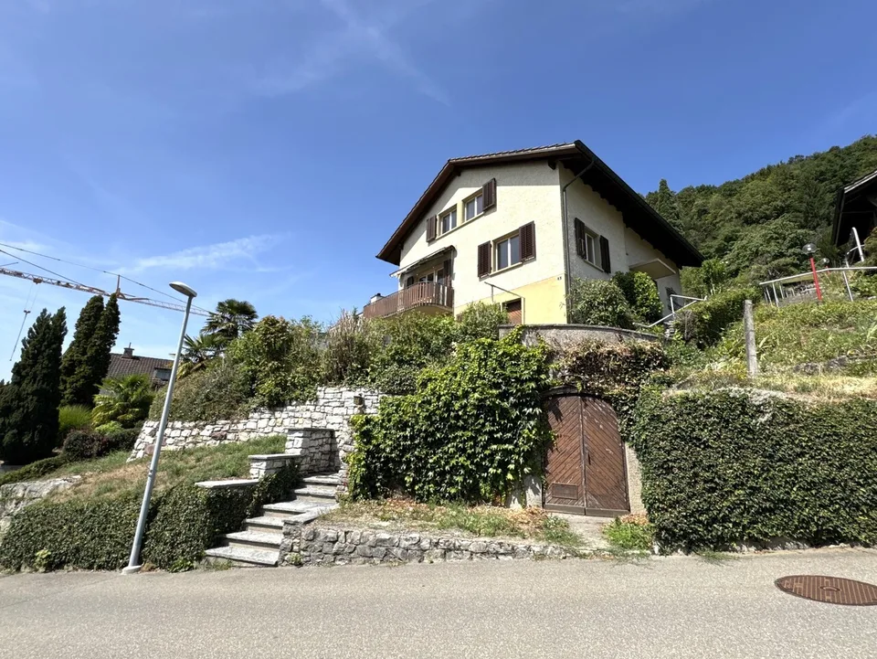 Una rarità - terreno edificabile/casa unifamiliare in una posizione tranquilla e soleggiata con vista panoramica