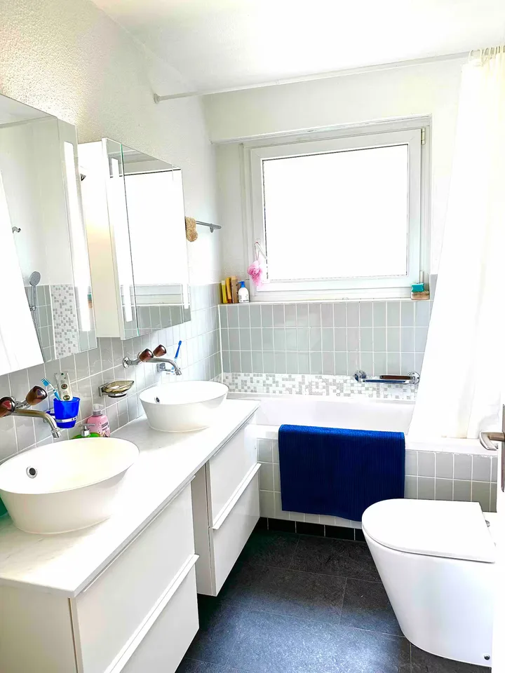 Ruhiges Einzelzimmer in einer gemeinsam genutzten Geschäftswohnung mit großer Terrasse und Aussicht – Foto 15 von 18