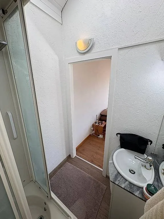 Zimmer in Wohngemeinschaft von Juli bis Oktober