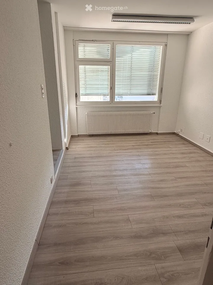 Bureau lumineux idéal en face de la Gare à Sion – Avenue du France 8