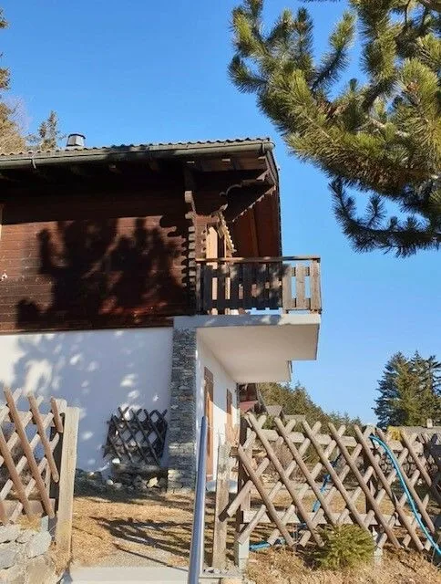 Ferienvermietung: Chalet mit Blick auf die Alpen