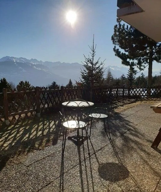 Ferienvermietung: Chalet mit Blick auf die Alpen
