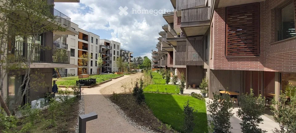 1 pièce meublée , app. neuf, moderne, 110m2, 3-éme étage
