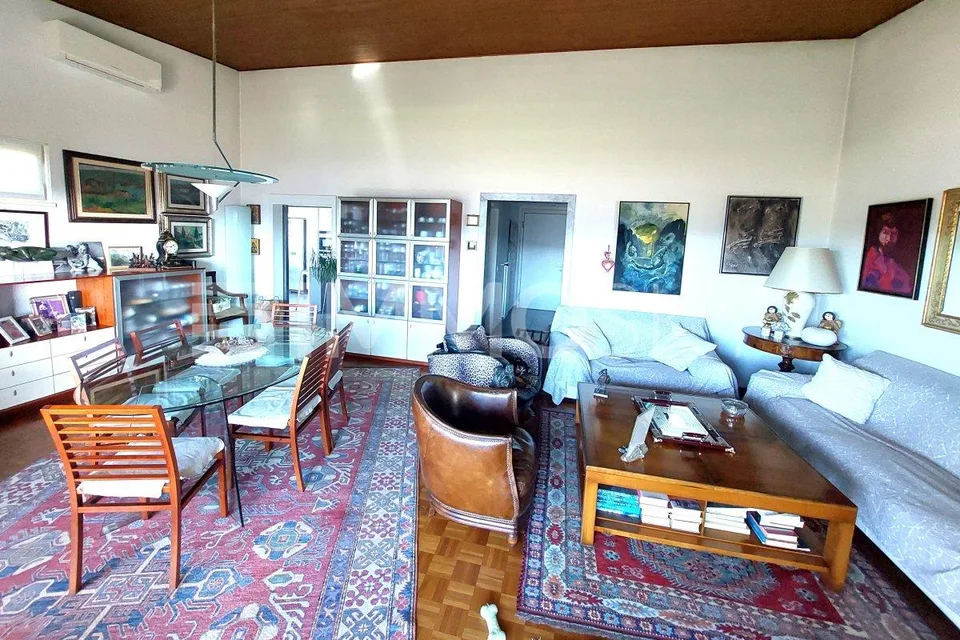 Villa von Prestige: Eleganz und atemberaubender Panoramablick