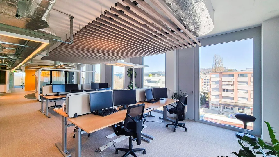 Modern office space of 285 m² – 28 equipped workstations