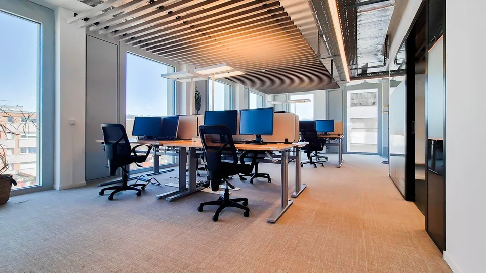 Surface de bureaux moderne de 285 m² – 28 postes équipés