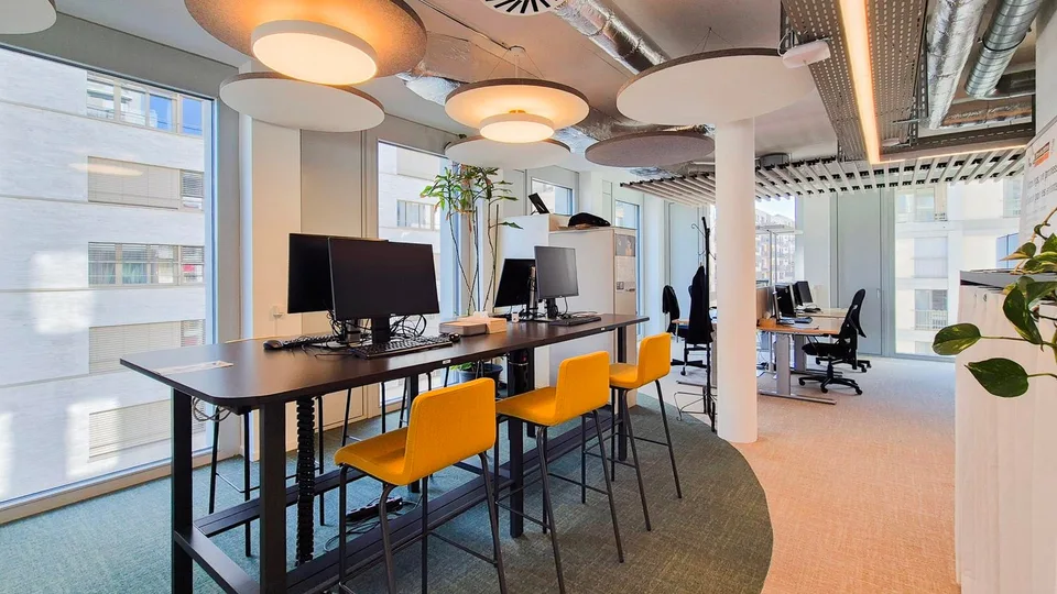 Modern office space of 285 m² – 28 equipped workstations