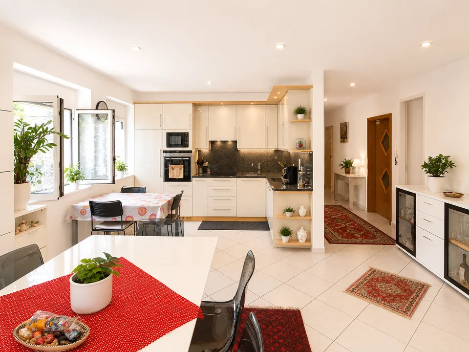 Wohnung mit 3.5 Zimmern und großem Garten in Davesco