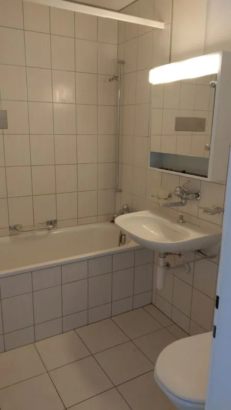 Teilsanierte 3.5-Zimmer-Wohnung mitten in Biel zu vermieten
