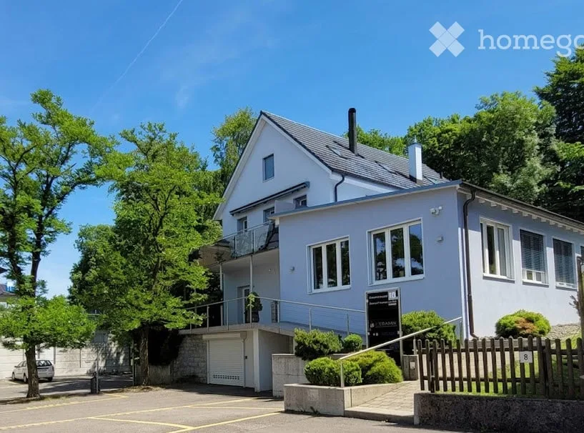 Charmante 4.5-Zimmer-Maisonette-Wohnung mit Seesicht in Staad SG