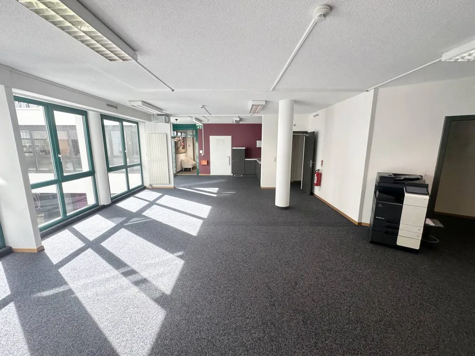 Crissier – Büro von 149 m² im Erdgeschoss, nahe dem Zentrum und den Autobahnanschlüssen
