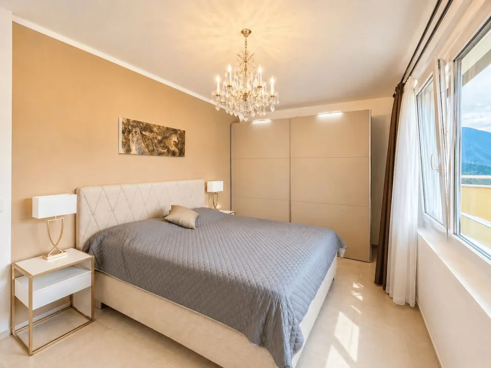 Moderne 3.5-Zimmer-Wohnung mit herrlichem Seeblick und 2 Tiefgaragenplätzen – Foto 6 von 10