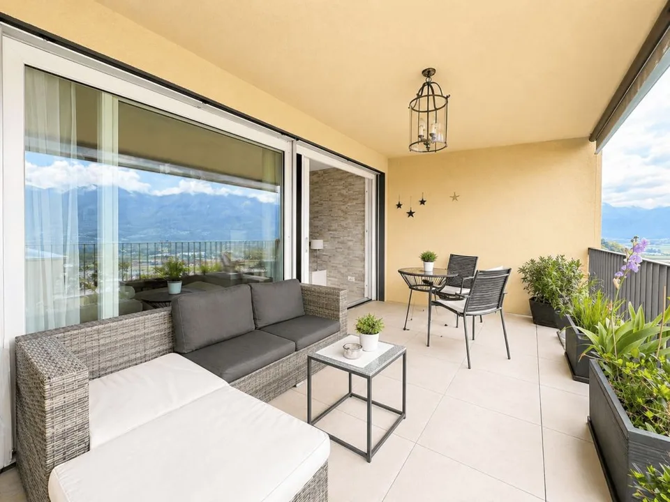 Moderne 3.5-Zimmer-Wohnung mit herrlichem Seeblick und 2 Tiefgaragenplätzen – Foto 10 von 10