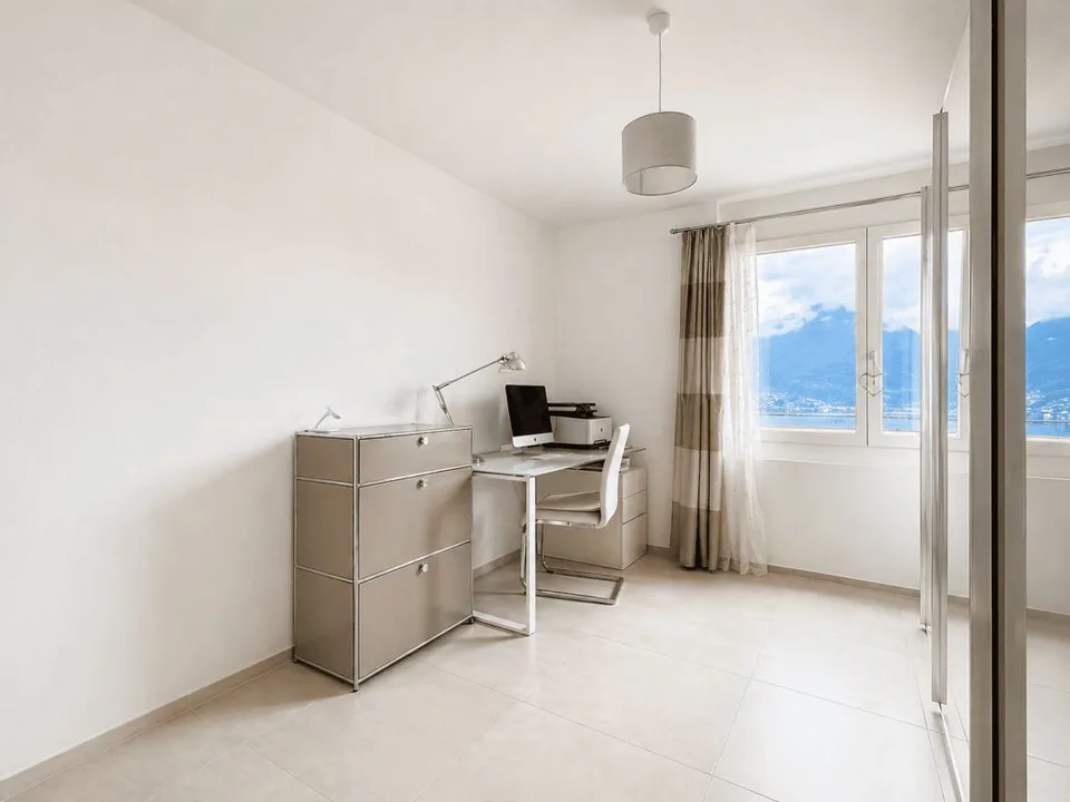 Moderne 3.5-Zimmer-Wohnung mit herrlichem Seeblick und 2 Tiefgaragenplätzen – Foto 8 von 10