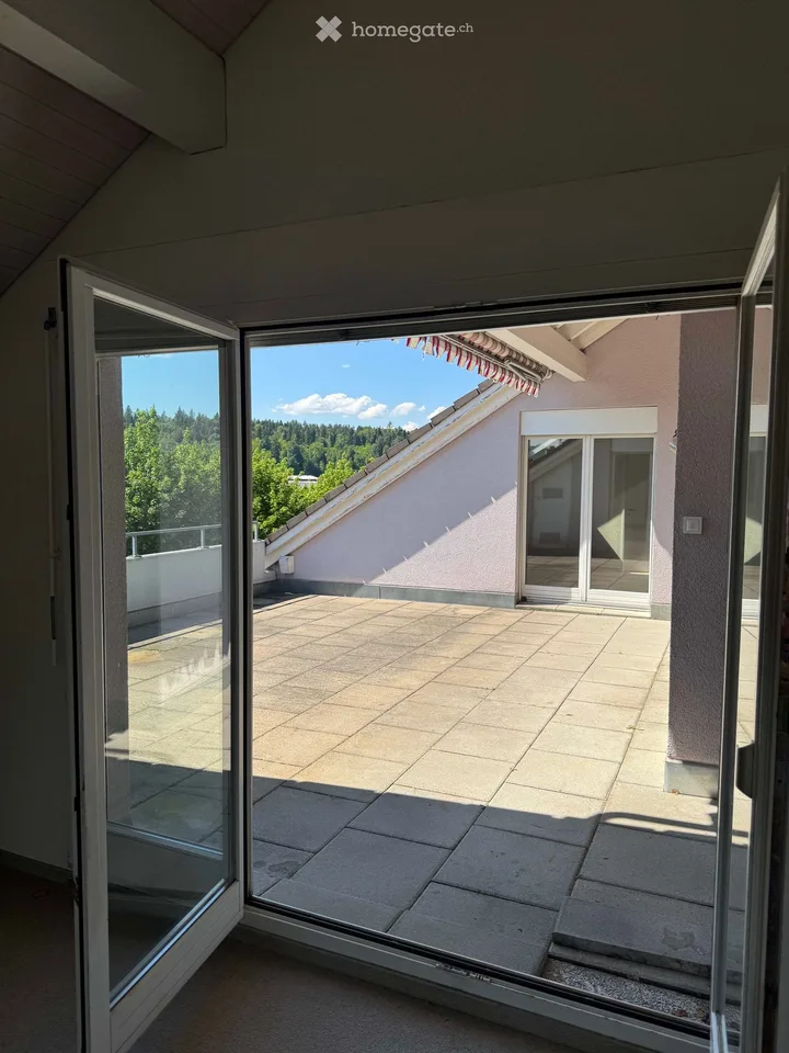 Exklusive  4½-Zimmer-Dachwohnung mit 125 m² Wohnfläche und 30 m² Sonnenterrasse an zentraler Lage
