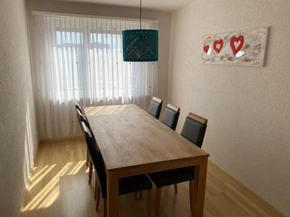 Appartement 3 pièces lumineux avec balcon au 4e étage à Kloten