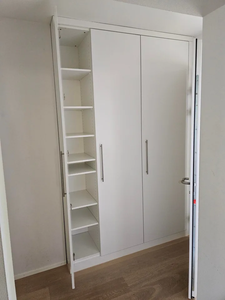 Befristet bis 30.09.2027 – Grosszügige 2.5-Zimmerwohnung mit Gartensitzplatz in Herrliberg
