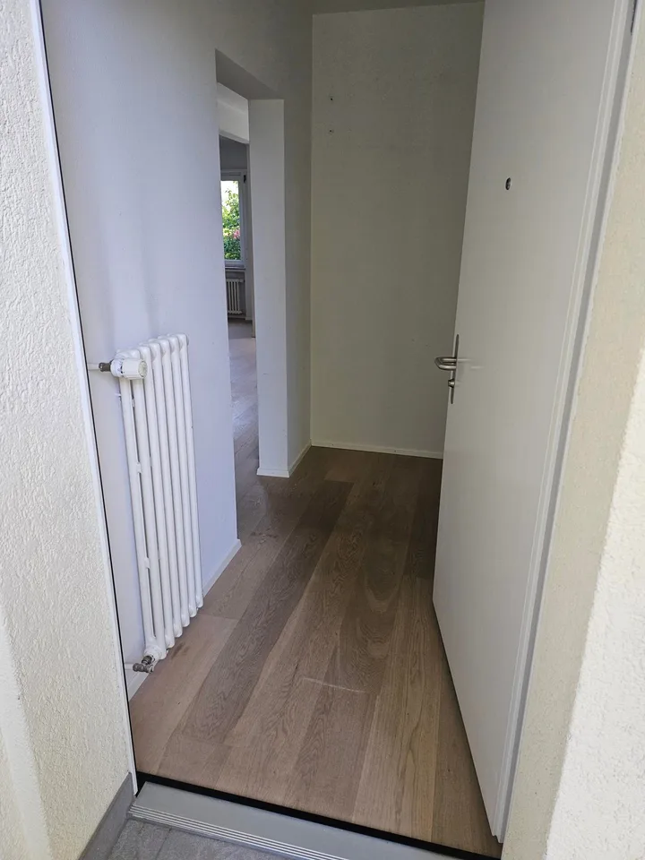 Befristet bis 30.09.2027 – Grosszügige 2.5-Zimmerwohnung mit Gartensitzplatz in Herrliberg