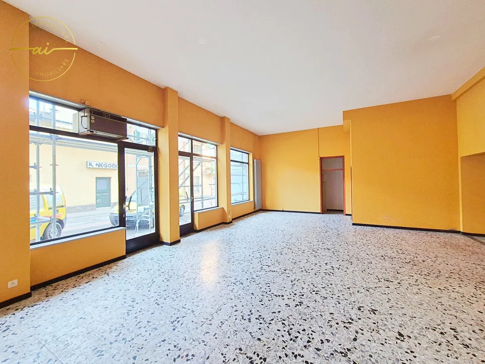 Kommerzieller Raum mit Schaufenster im Zentrum von Chiasso