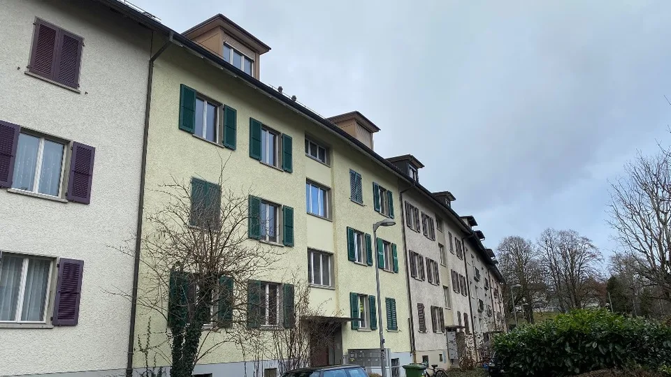 teilsaniertes Studio, Dachgeschoss