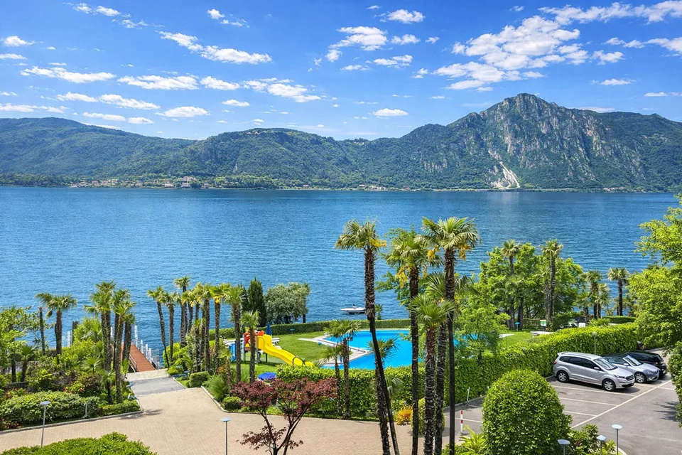 3 locali vista lago in residenza con piscina e darsena a Bissone